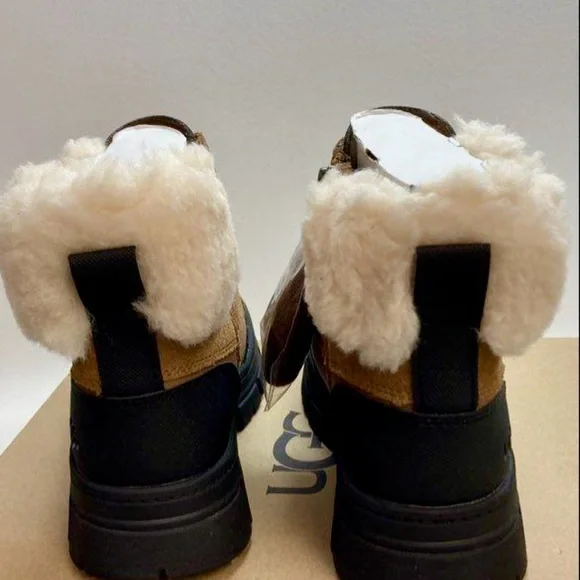 UGG Ashton Addie Snow Boots Chestnut Brow/Black Boys Girls 2Y - Picture 9 of 12